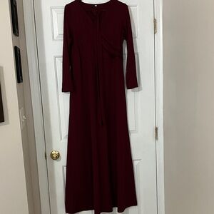 Elegant Burgundy Maxi Dress